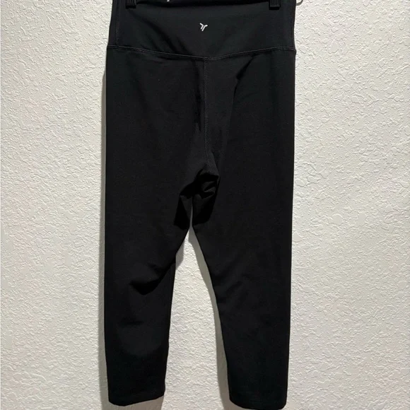 Old Navy Active‎ — Size Small— Black High-Waisted Leggings Capri Length - Picture 2 of 3